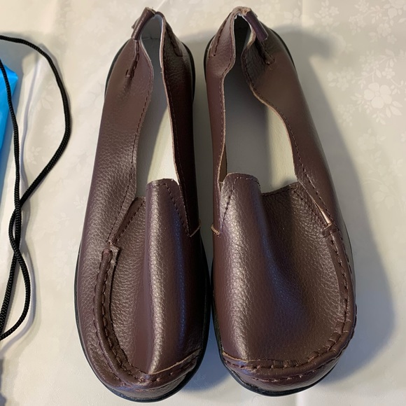 NWT Loafers: Faux Leather, Slip On, Rubber Soles, Lightweight, US 9.5 - Picture 8 of 13
